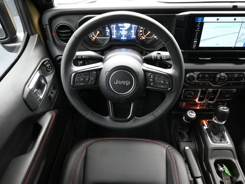 Used 2025 Jeep Wrangler Unlimited Rubicon image 25