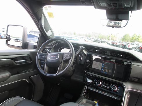 Used 2025 GMC Sierra 2500 AT4X image 30