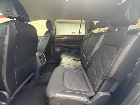 Used 2024 Volkswagen Atlas SE image 11