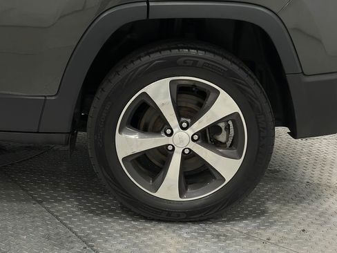 Used 2021 Jeep Cherokee Limited image 35