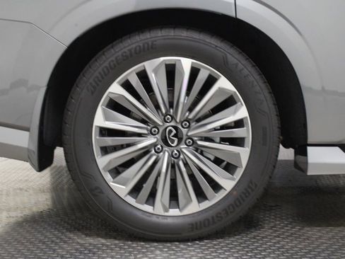 New 2026 INFINITI QX80 Luxe RWD image 16