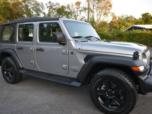 Used 2018 Jeep Wrangler Unlimited Sport AWD/4WD image 30