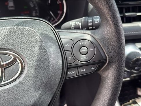 Used 2025 Toyota RAV4 XLE FWD image 19
