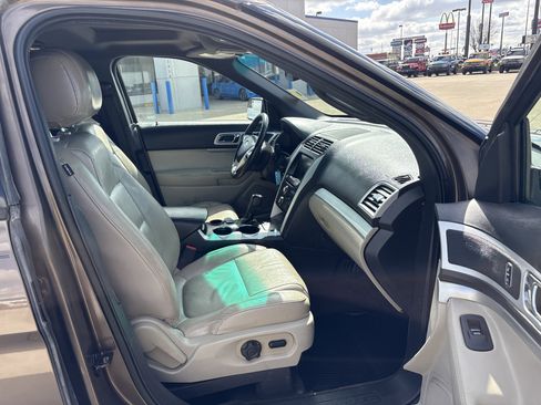 Used 2015 Ford Explorer XLT w/ Equipment Group 202A image 10