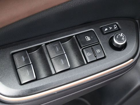 Used 2023 Toyota Crown Limited w/ Advanced Technology Package image 4