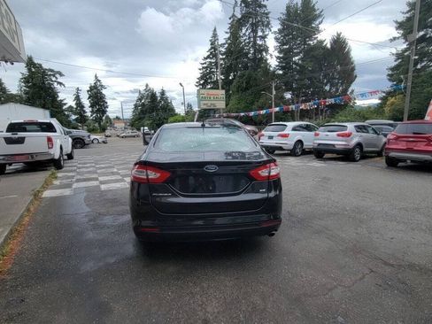 Used 2015 Ford Fusion SE FWD image 4