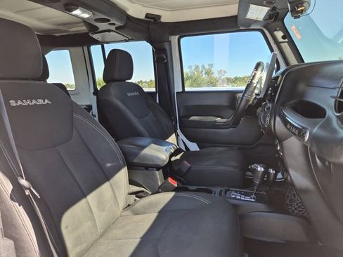 Used 2018 Jeep Wrangler Unlimited Sahara image 17