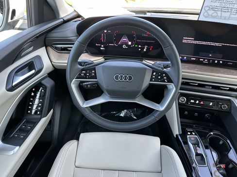 Certified 2025 Audi Q5 Premium Plus w/ Premium Plus AWD/4WD image 14