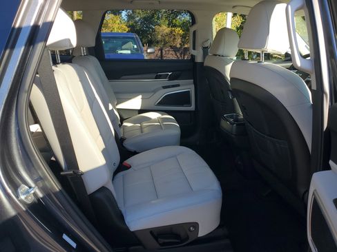 Certified 2022 Kia Telluride EX w/ EX Premium Package image 12