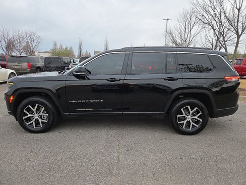 Used 2025 Jeep Grand Cherokee L Limited image 3