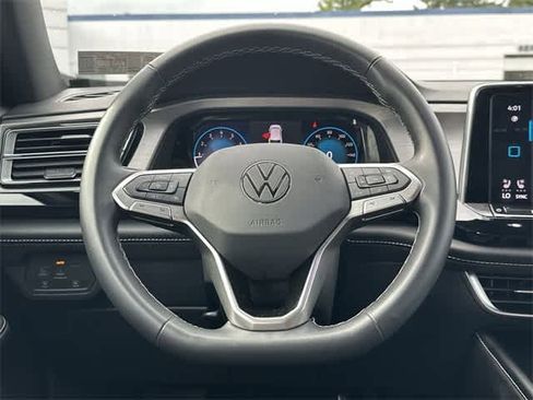 Used 2024 Volkswagen Atlas Cross Sport SE image 7