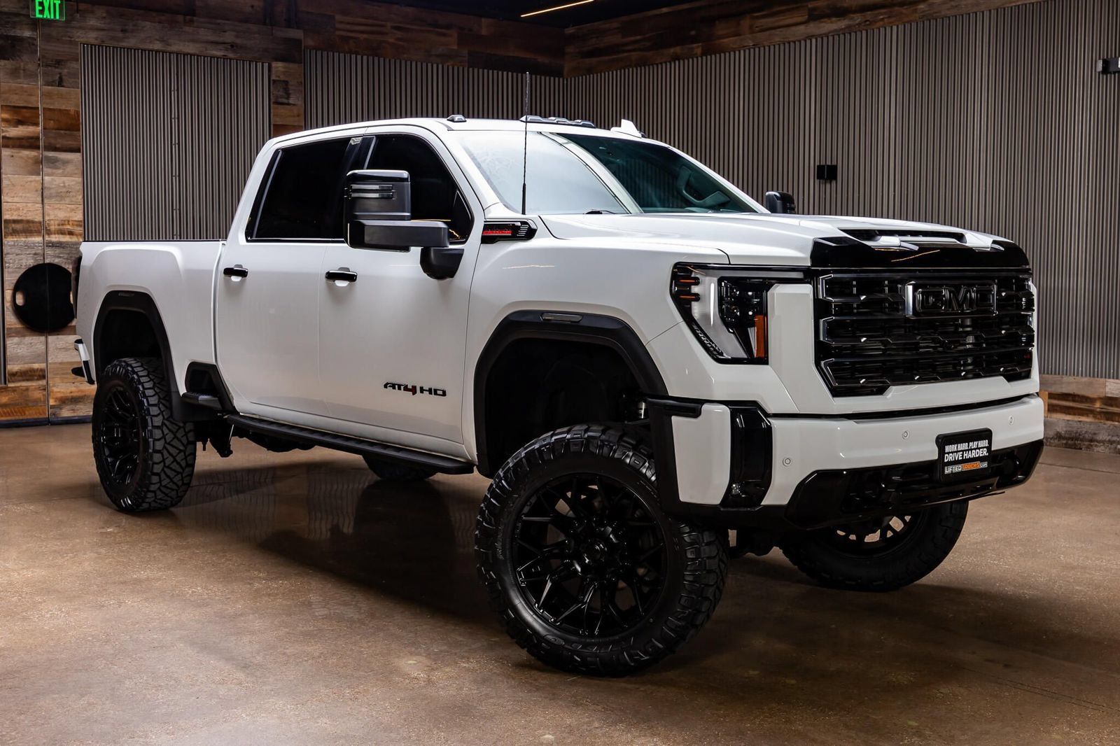 Used 2025 GMC Sierra 2500 AT4 w/ AT4 Premium Plus Package AWD/4WD image 1