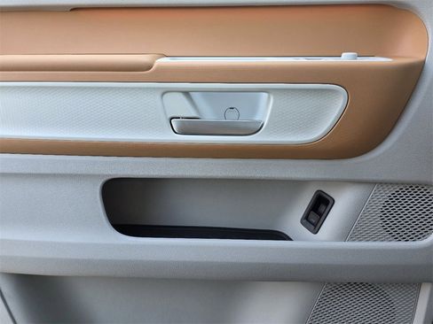 New 2025 Volkswagen ID. Buzz 1st Edition image 15