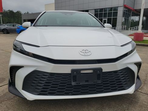 Used 2025 Toyota Camry SE FWD image 10
