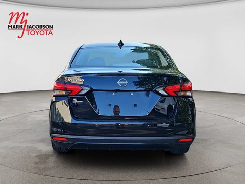 Used 2025 Nissan Versa SV FWD image 11