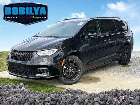 New 2026 Chrysler Pacifica Select w/ S Appearance Package FWD image 1