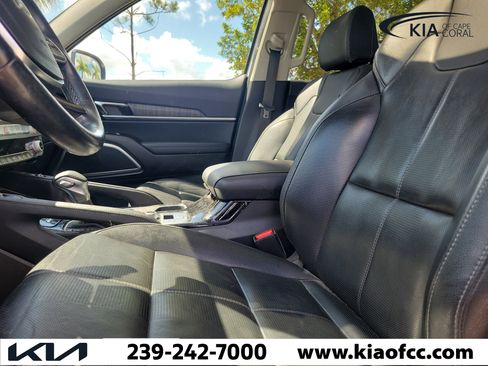 Used 2024 Kia Telluride EX w/ EX Captain's Chair Package AWD/4WD image 25