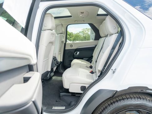 New 2025 Land Rover Discovery Dynamic SE image 20