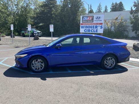 Certified 2025 Hyundai Elantra Hybrid FWD image 2