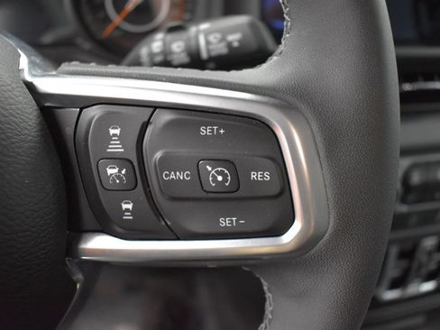 Used 2025 Jeep Wrangler Unlimited Sahara AWD/4WD image 7
