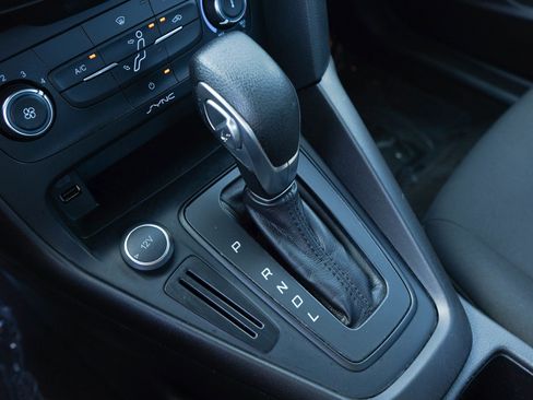 Used 2017 Ford Focus SE FWD image 21