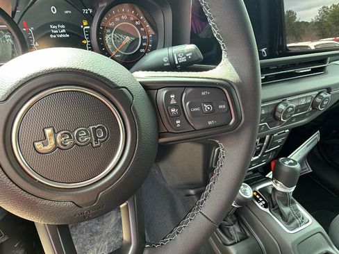 New 2026 Jeep Wrangler Unlimited Rubicon AWD/4WD image 23