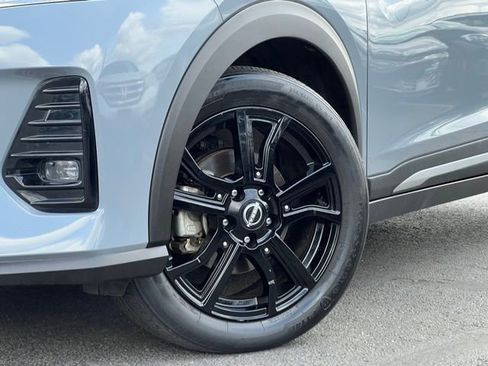 Used 2022 Nissan Kicks SR FWD image 2