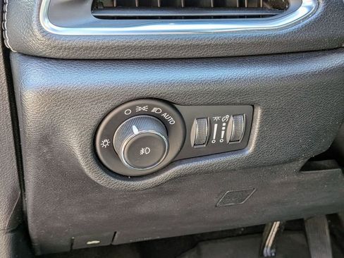 Used 2020 Chrysler Pacifica Limited w/ Advanced Safetytec Group FWD image 17