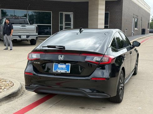 Used 2024 Honda Civic EX-L image 6