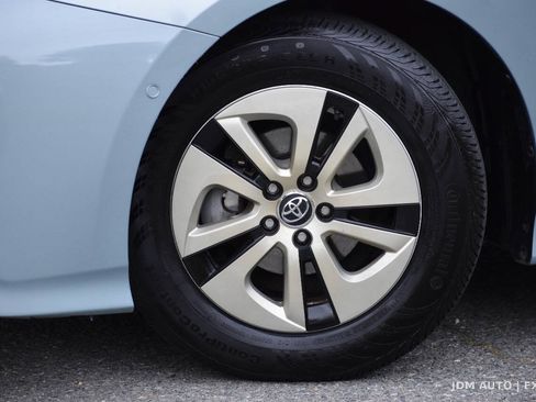 Used 2017 Toyota Prius Two w/ Prius Two Safety Plus Package FWD image 34