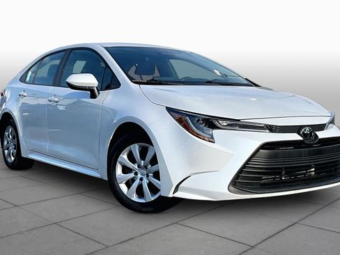 Used 2025 Toyota Corolla LE FWD image 3