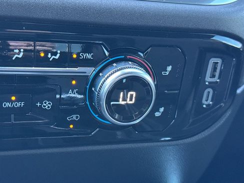 Used 2025 GMC Sierra 1500 Elevation image 28