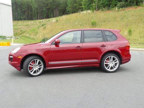 Used 2009 Porsche Cayenne GTS AWD/4WD image 4