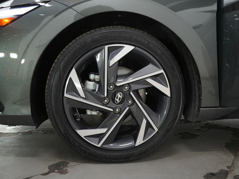 Used 2025 Hyundai Elantra SEL FWD image 27