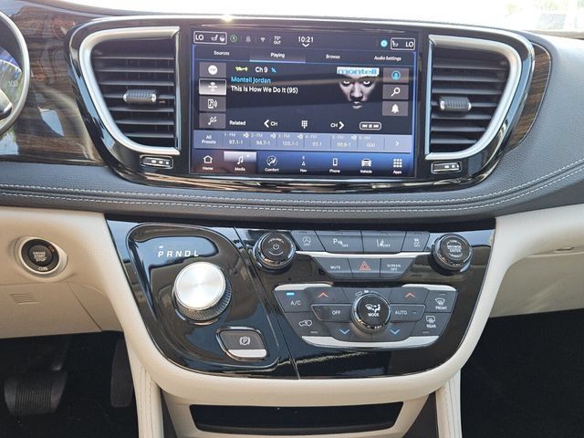 Used 2024 Chrysler Pacifica Limited FWD image 18