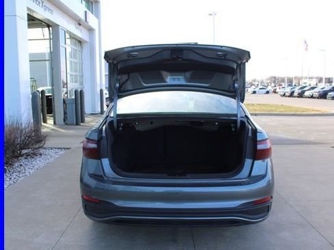 Used 2025 Volkswagen Jetta SE w/ Sunroof Package image 8