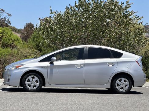Used 2011 Toyota Prius Four w/ Solar Roof Pkg FWD image 3