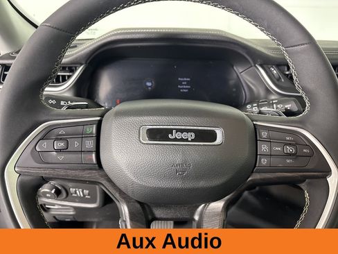 Used 2023 Jeep Grand Cherokee Limited image 12