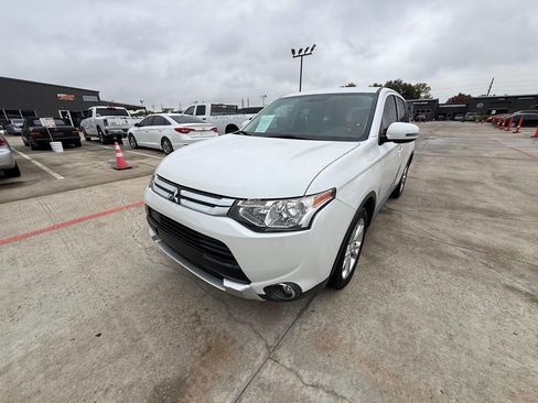 Used 2015 Mitsubishi Outlander SE image 24