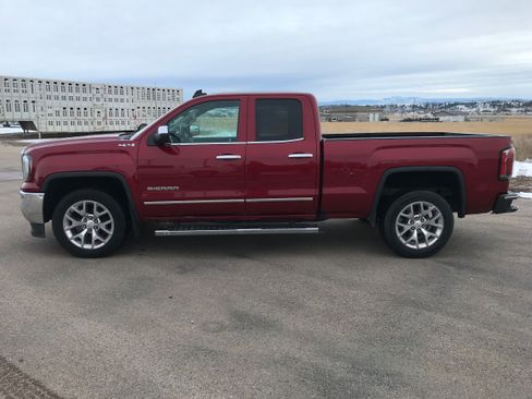 Used 2018 GMC Sierra 1500 SLT w/ SLT Premium Package AWD/4WD image 1