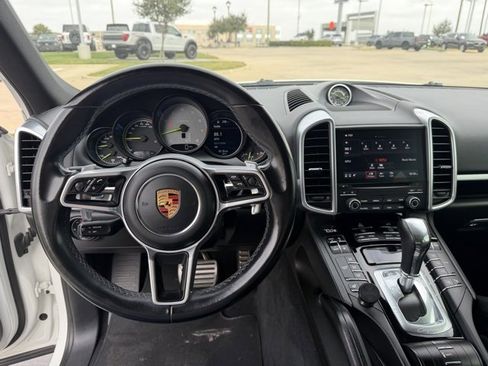 Used 2018 Porsche Cayenne S image 13
