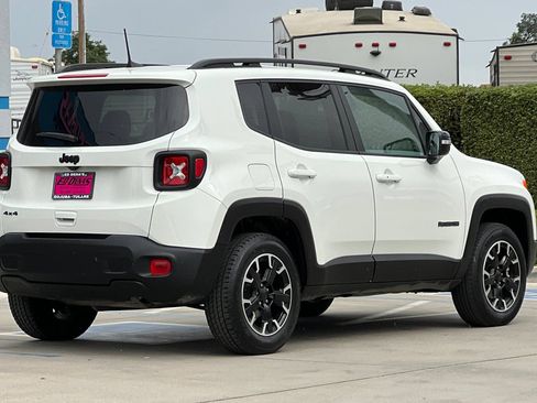 Used 2023 Jeep Renegade Latitude AWD/4WD image 4