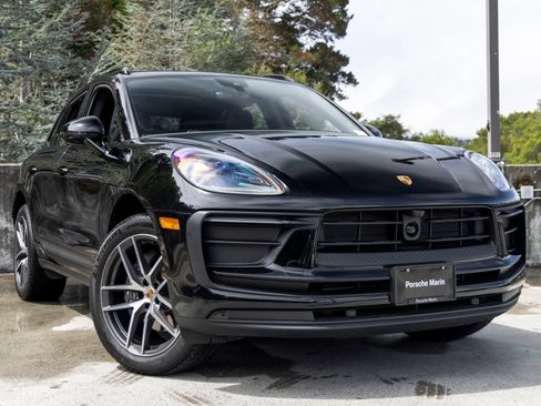 Certified 2026 Porsche Macan AWD/4WD image 9