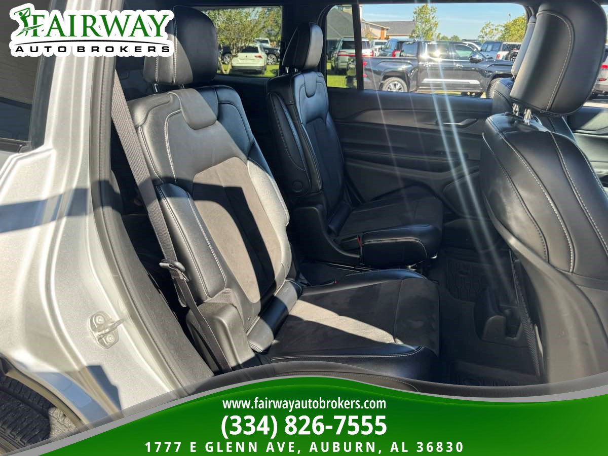 Used 2023 Jeep Grand Cherokee L Laredo AWD/4WD image 13