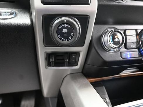 Used 2019 Ford F150 Lariat w/ Equipment Group 502A Luxury AWD/4WD image 16