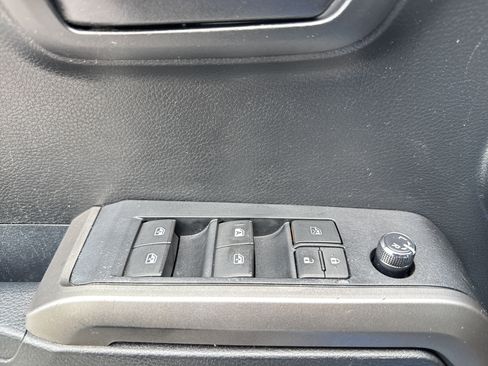 Used 2017 Toyota Tacoma SR5 w/ Tow Package RWD image 15