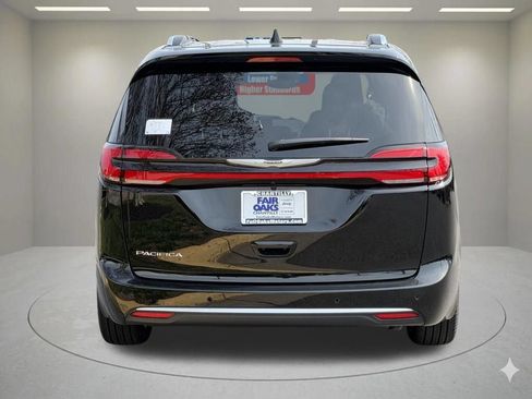 New 2026 Chrysler Pacifica Pinnacle FWD image 8