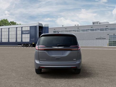 New 2025 Chrysler Pacifica Select AWD/4WD image 7
