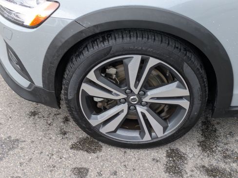 Certified 2025 Volvo V60 B5 Cross Country Plus image 11