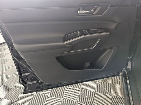 Used 2023 Nissan Pathfinder SL w/ Black Appearance Package image 10